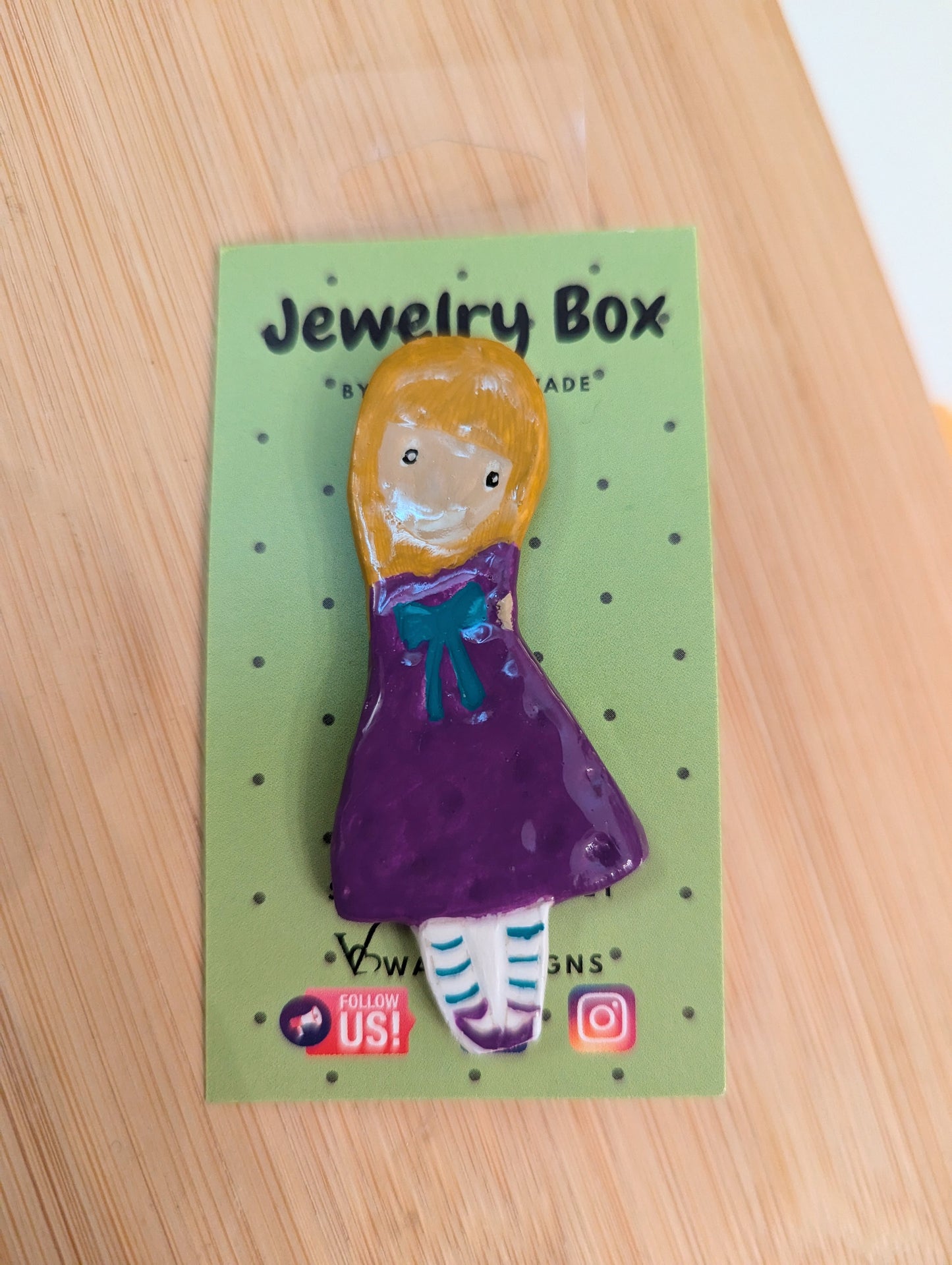 Gorgeous Girl Pin/lapel