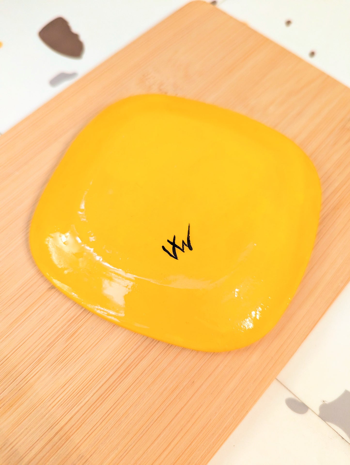 Egg trinket tray