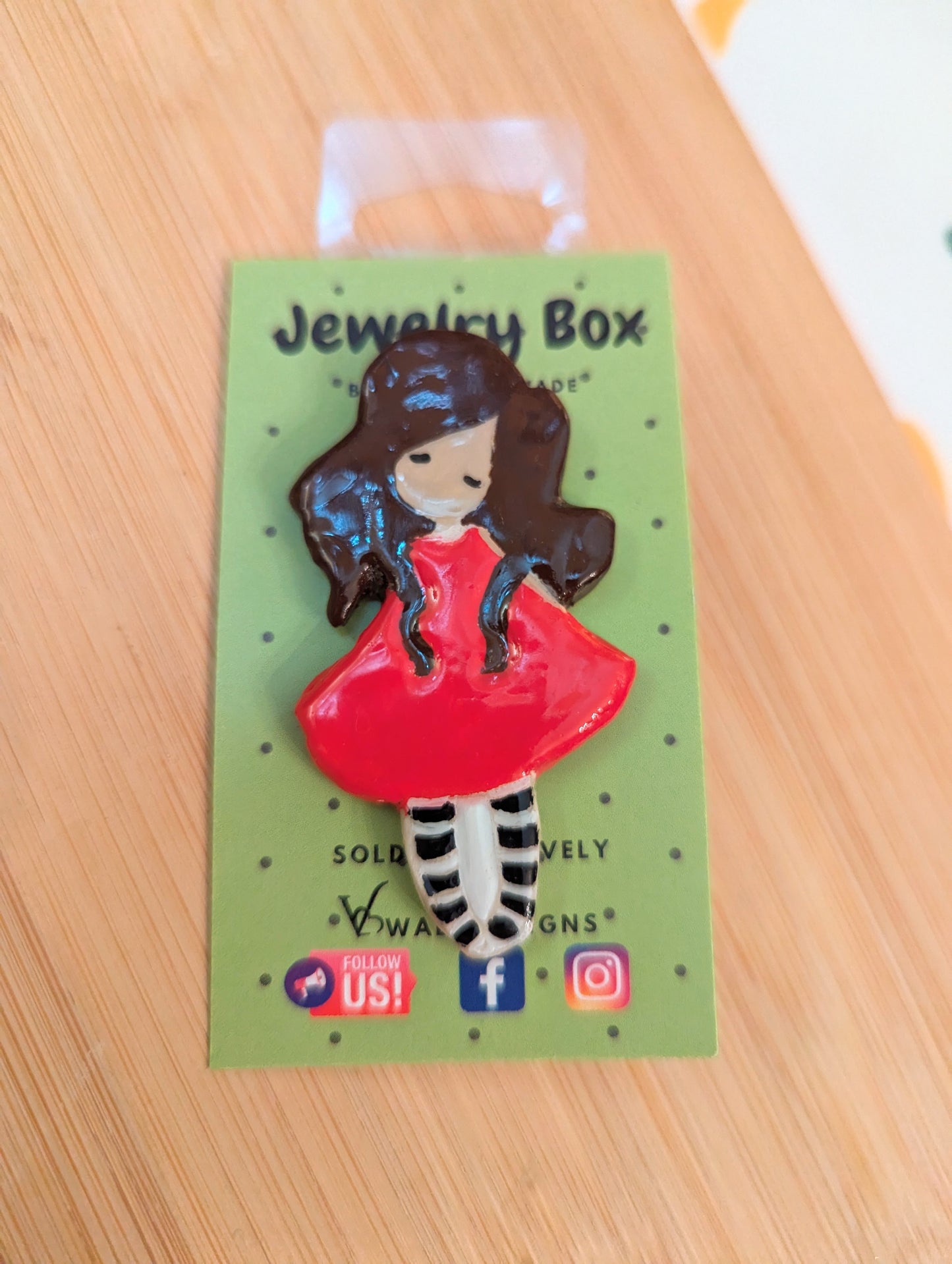 Gorgeous Girl Pin/lapel